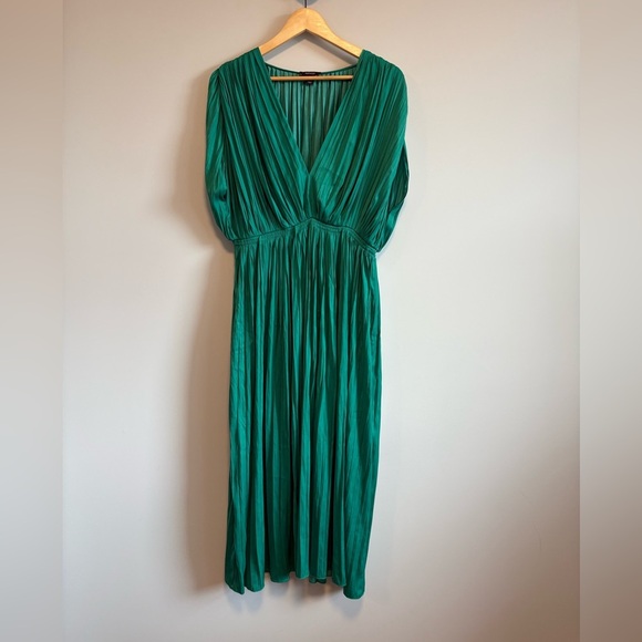 RW&CO. Dresses & Skirts - RW&CO. Emerald Green Pleated Maxi Dress